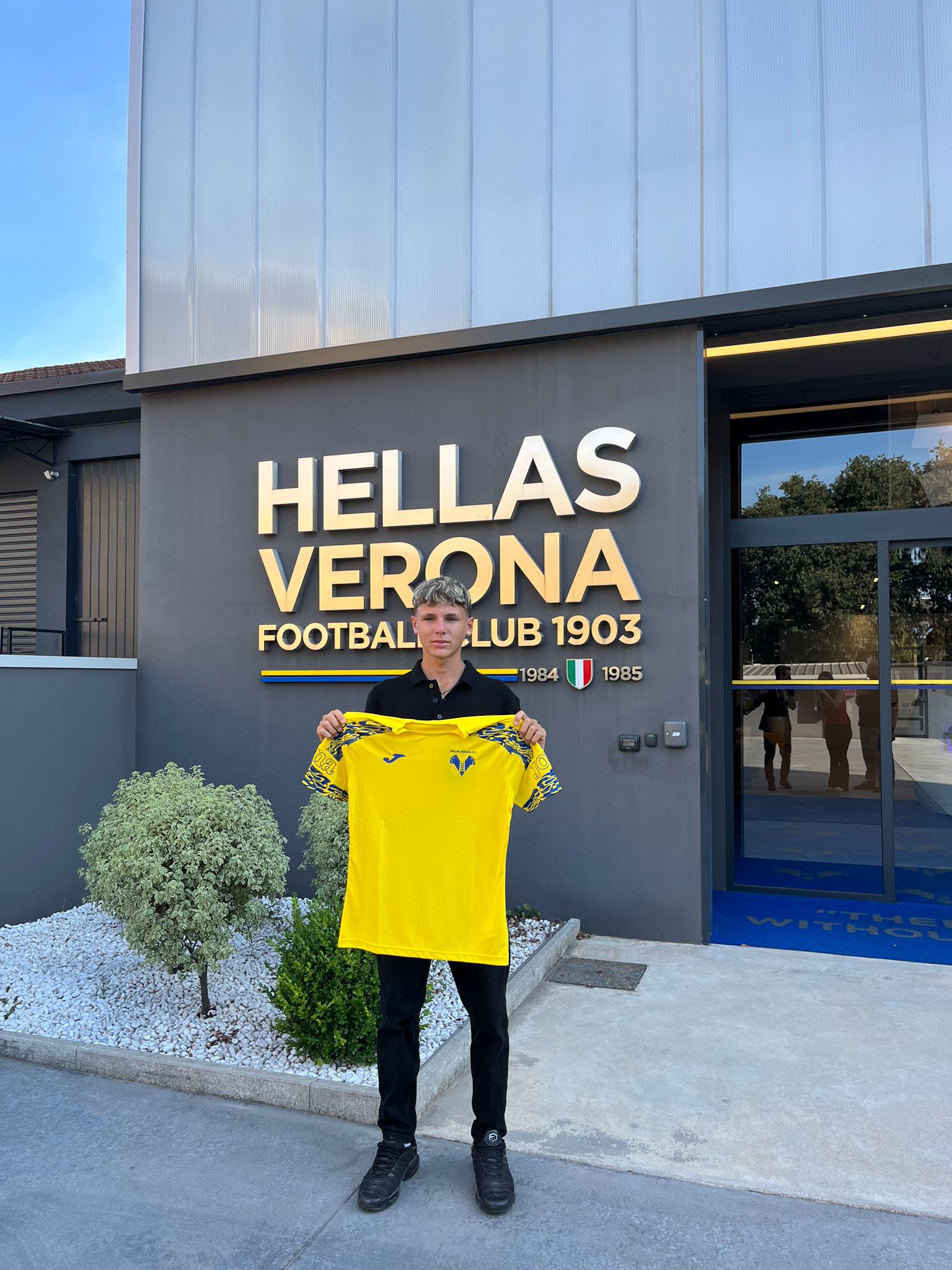 DANILO PICHKA FIRMA PER L'HELLAS VERONA