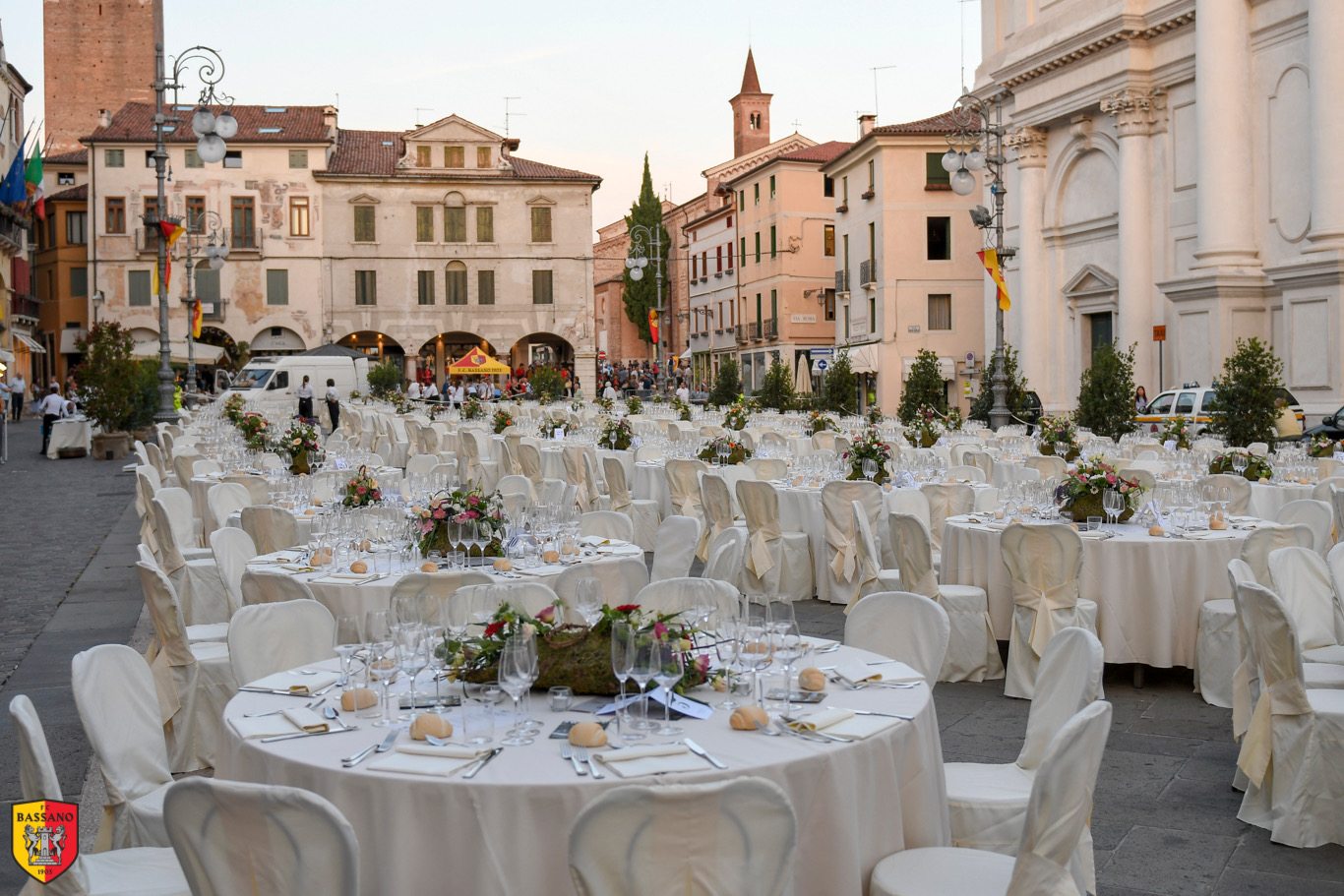 TORNA “BASSANO DA SOGNO”: CENA PER 800 IN PIAZZA LIBERTA’